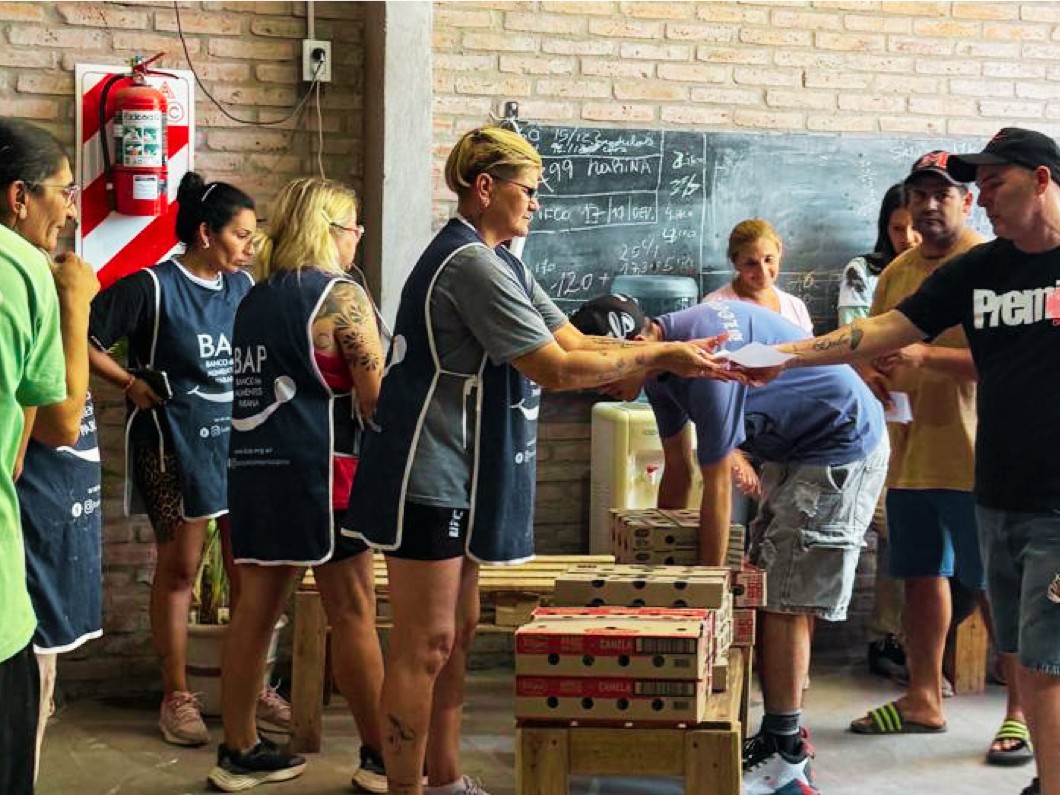 Entrega de alimentos del convenio entre el Banco de Alimentos Paraná y la Municipalidad de Paraná